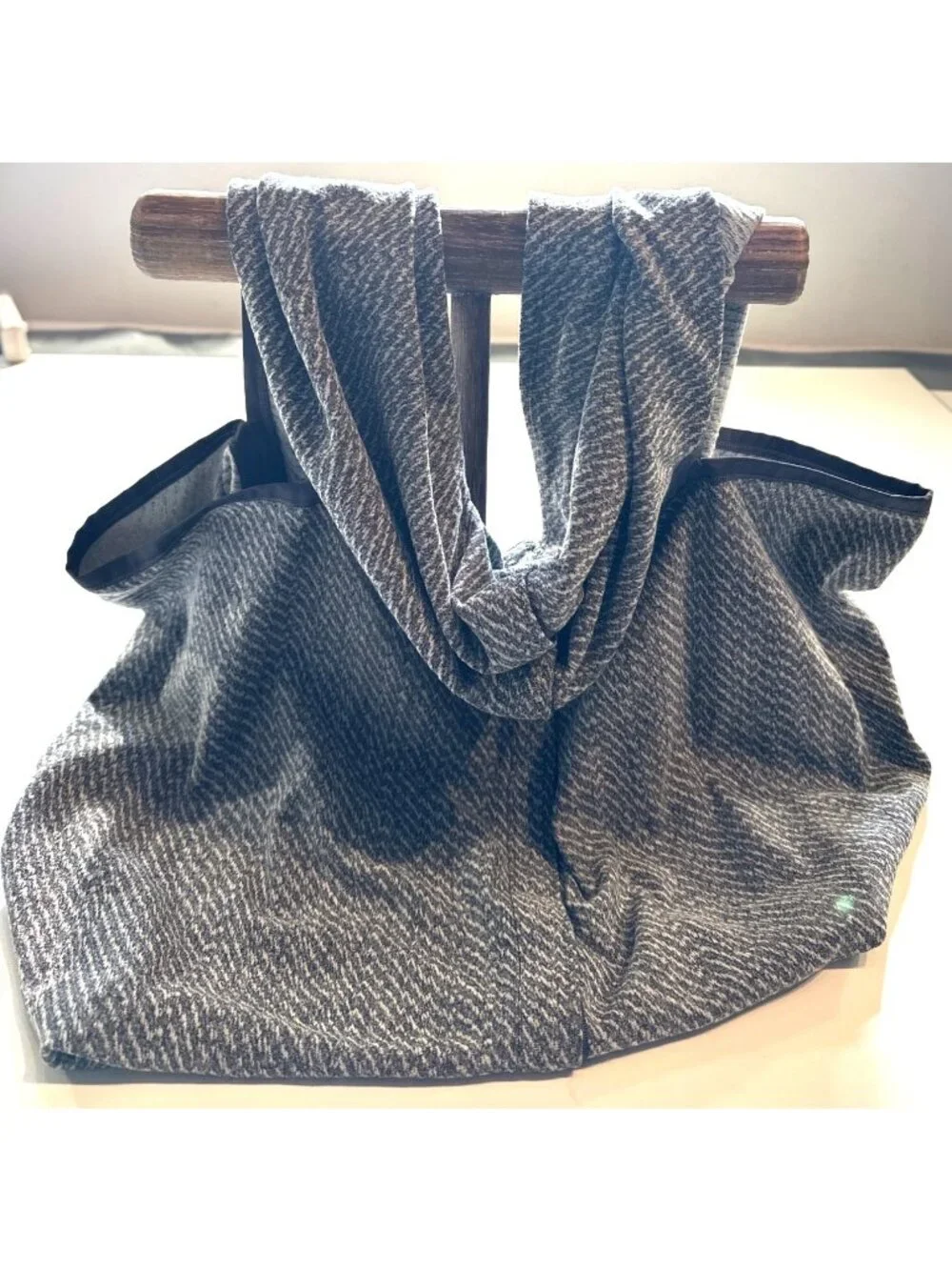 Lululemon Vinyasa WomensConvertible Wrap Scarf Grey Color Herringbone Pattern